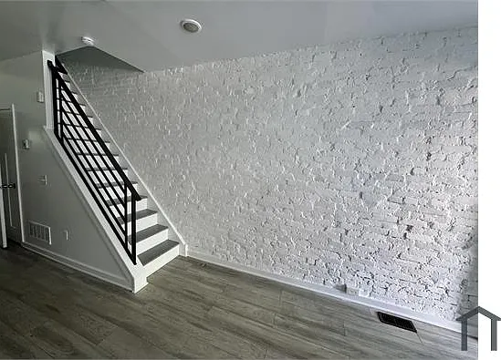 2531 N Dover St — Photo 15