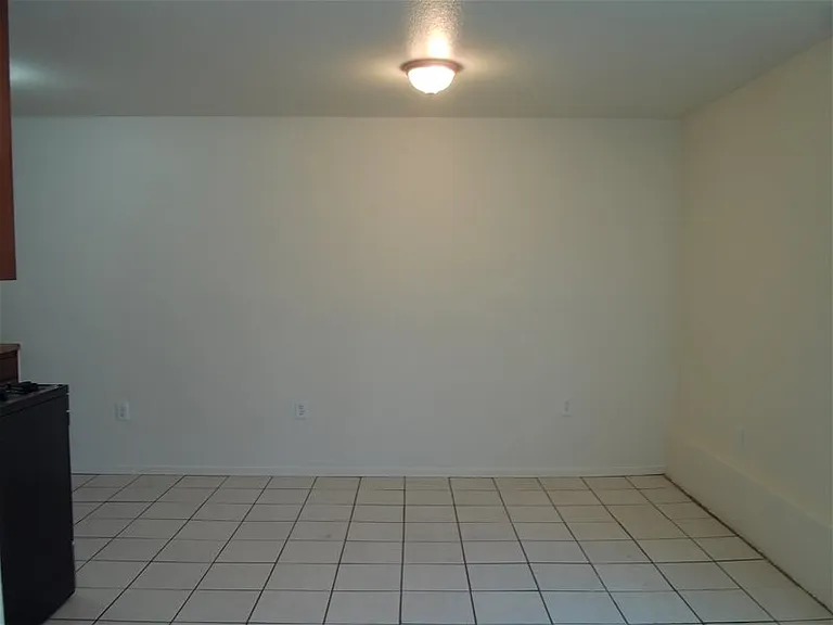 1115 Holly Ave #C — Photo 3