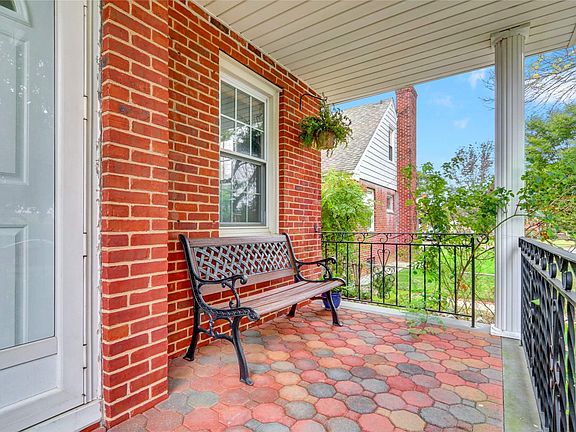 5th image of 8 Tulip Ln