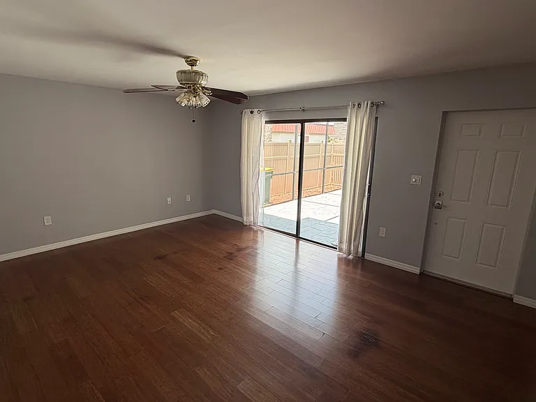 152 Lake Point Ln #152 — Photo 3