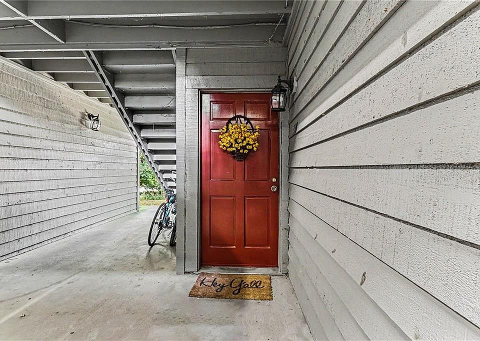 1st image of 310 Tuxworth Cir