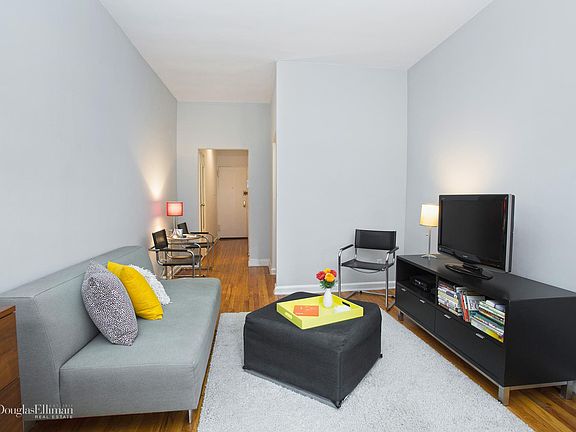 2nd image of 220 E 87th St APT 3A