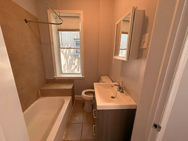 3 bed, 948 sqft, $1,895 — Photo 2
