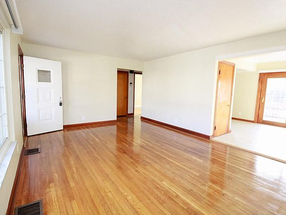 3rd image of 120 W Melford Ave