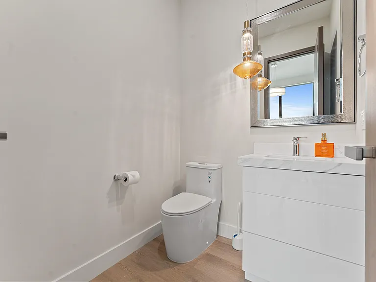 1103 NE 16th Ave — Photo 5