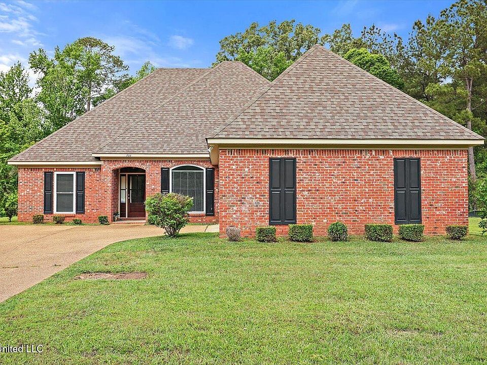 1st image of 733 Forest Woods Dr