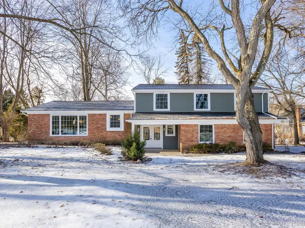 5536 Farmers Ct, Bloomfield Hills, MI 48301