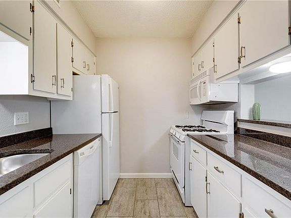 4th image of 2425 Ashdale Dr APT 25