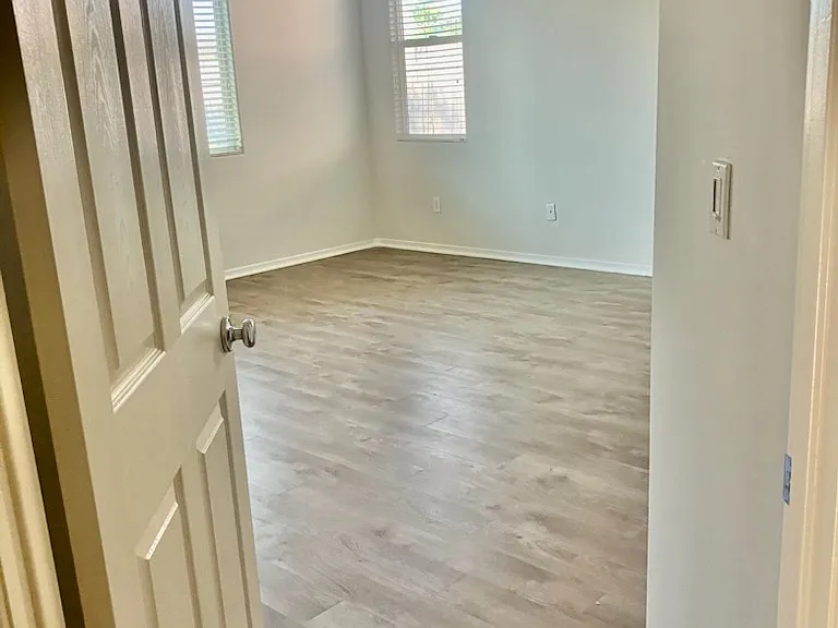 Compass Ave — Photo 8