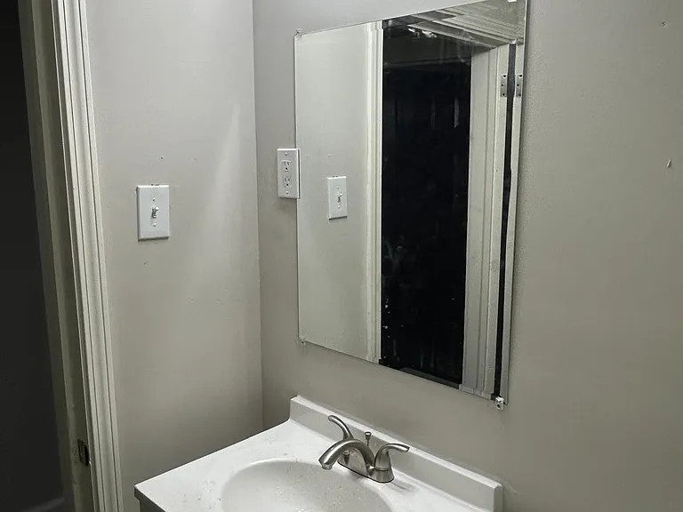 2626 Whitman Ave — Photo 8