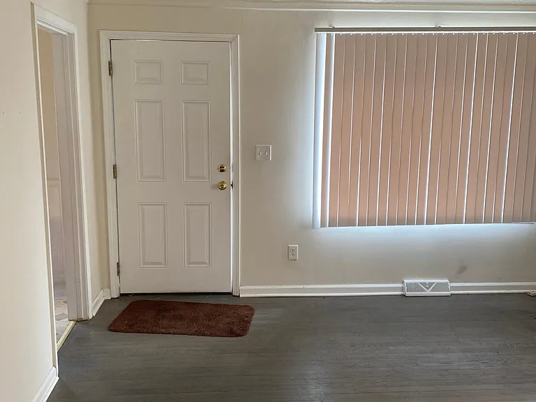 24255 Parklawn St — Photo 17