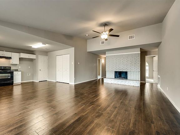 4th image of 4810 Sprucewood Ln