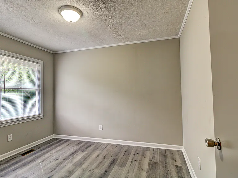 132 Eaker Dr — Photo 9