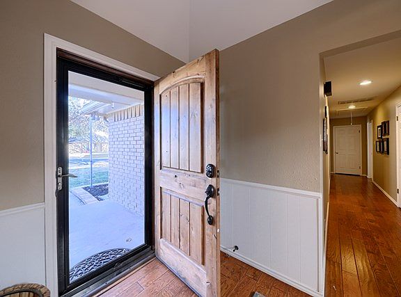 2nd image of 5007 Los Alamitos Dr