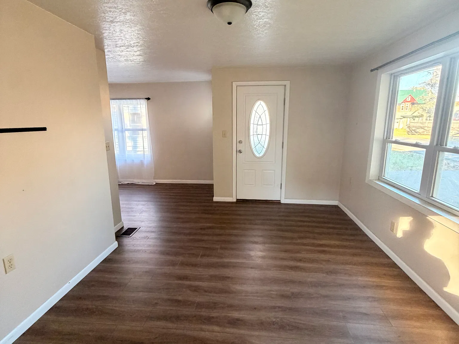3 bed, 1384 sqft, $1,000 — Photo 3