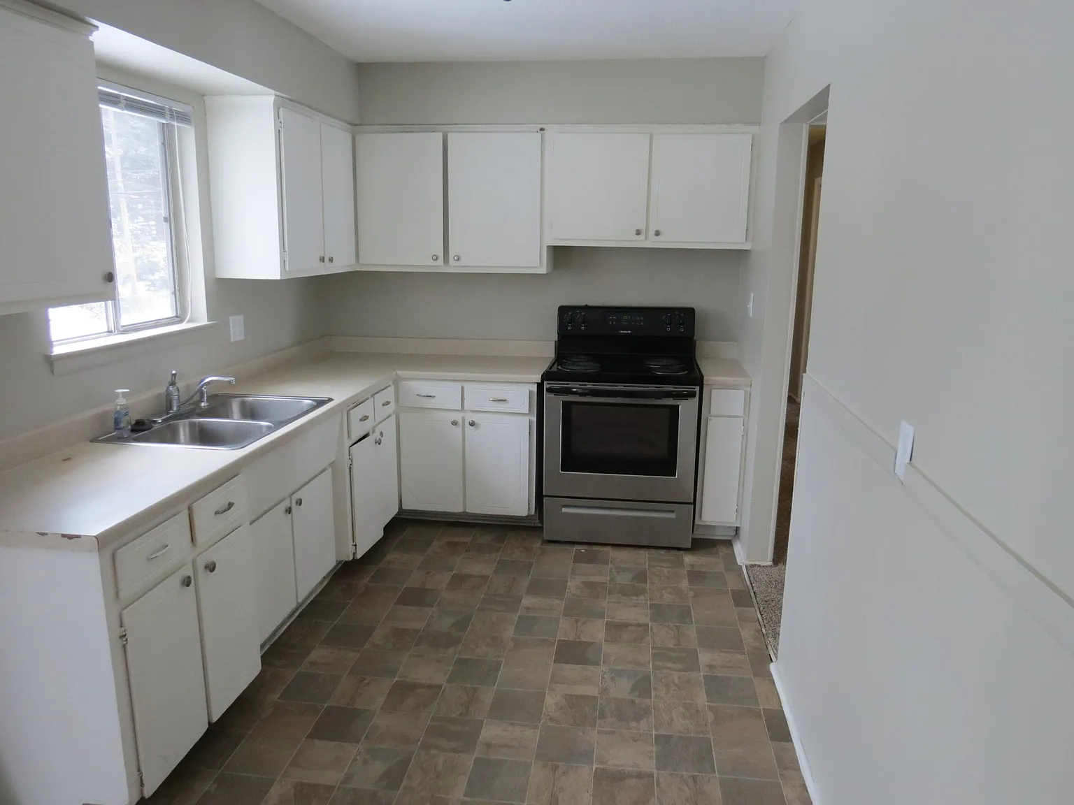 5004 Labelle Dr photo 1