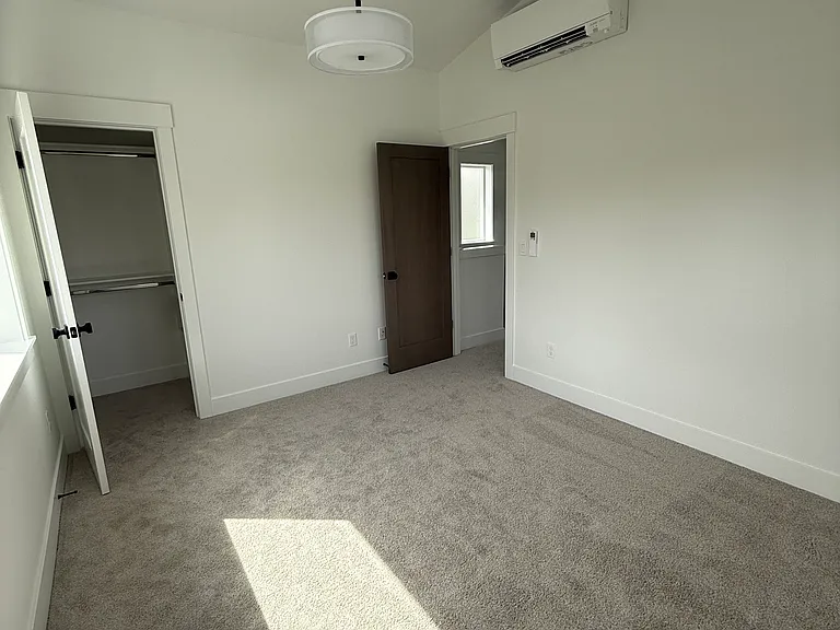 8 N Morgan St #B — Photo 12