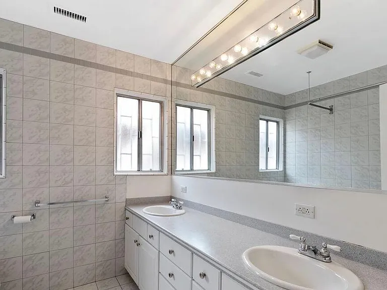 417 N Windsor Blvd — Photo 6