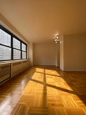 Rented by David Francis New York LLC | media 17