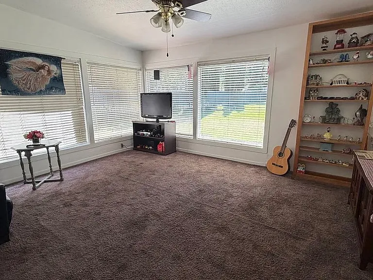 2036 Country Club Blvd — Photo 4
