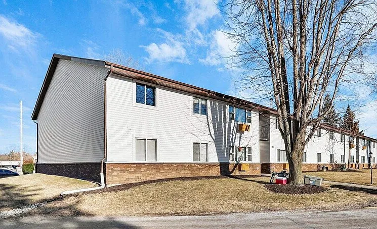 Sunset Lane Apartments — Photo 4