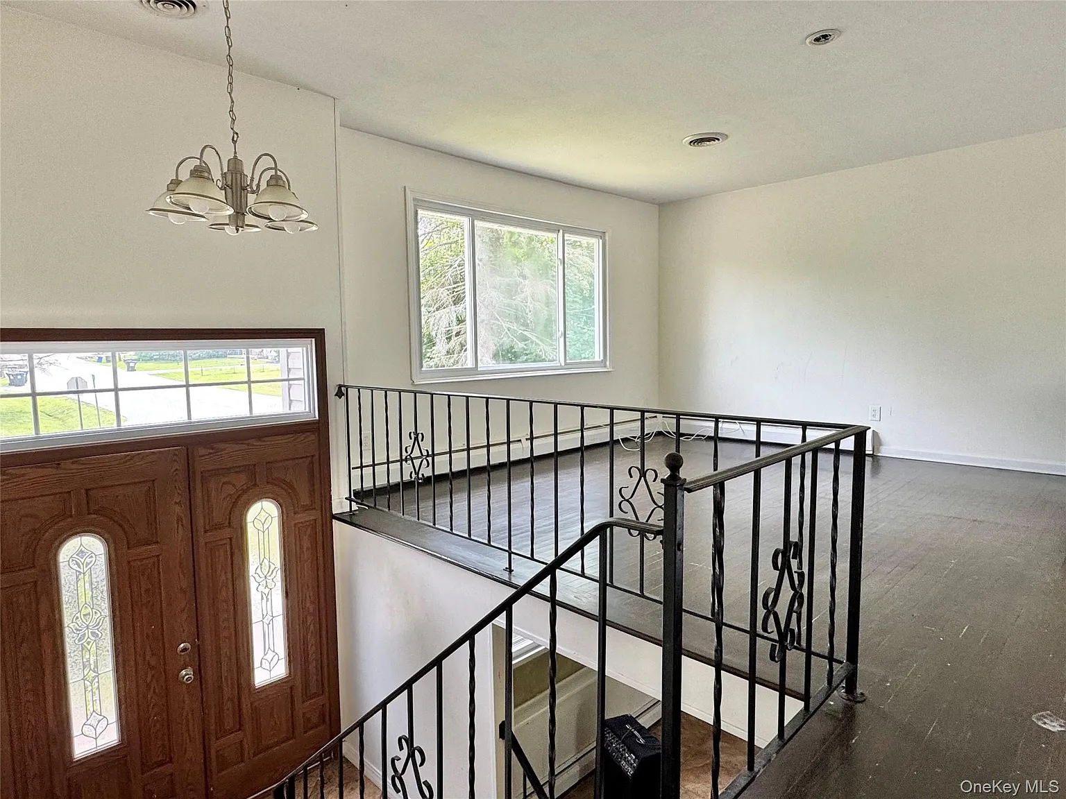 4 bed, 2.5 bath, 2438 sqft, $3,350 — Photo 2