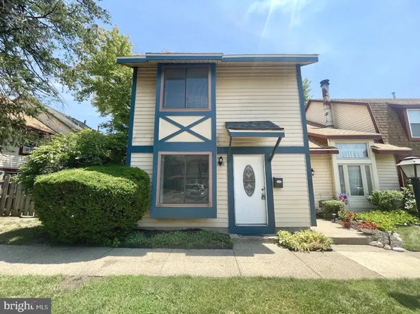 1 Dover Ct, Clementon, NJ 08021