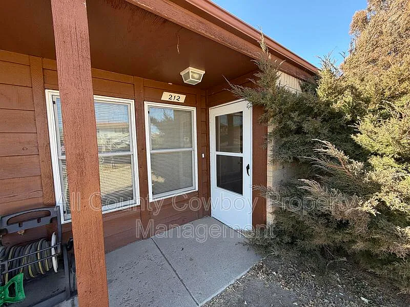 2 bed, 1.0 bath, $1,350 — Photo 3