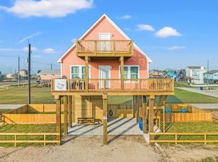 106 Pelican Pl, Freeport, TX 77541