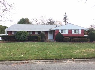 475 Pulaski Rd, Greenlawn, NY 11740