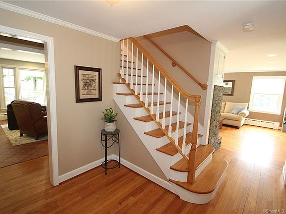 5th image of 11 Shores Dr