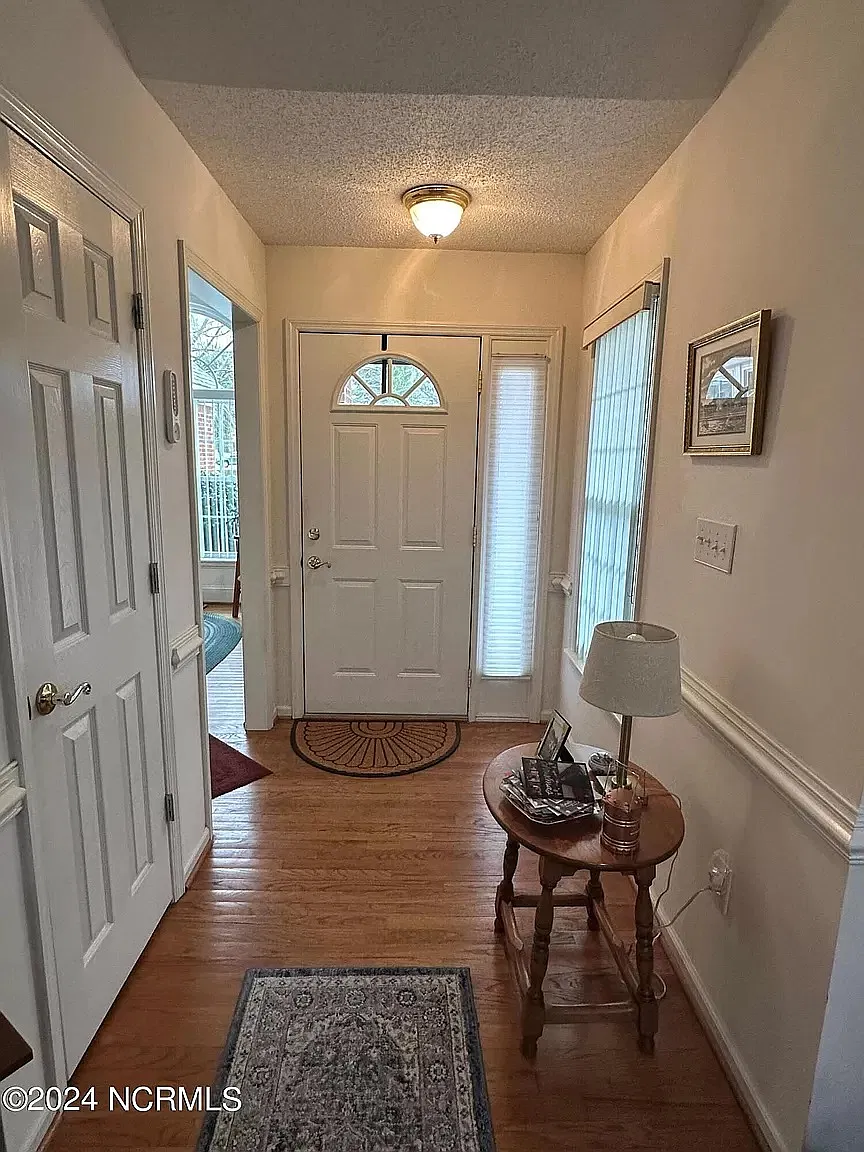 3 bed, 1640 sqft, $1,950 — Photo 2