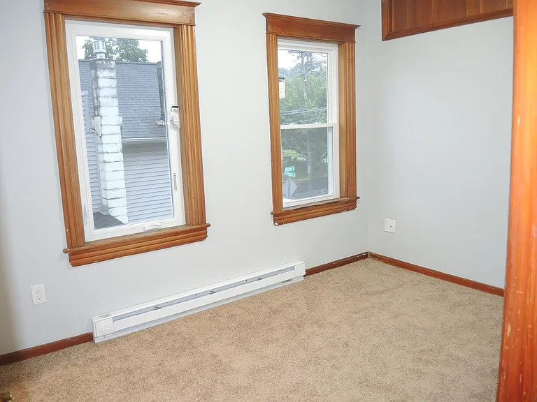 1107 W Lincoln St — Photo 9