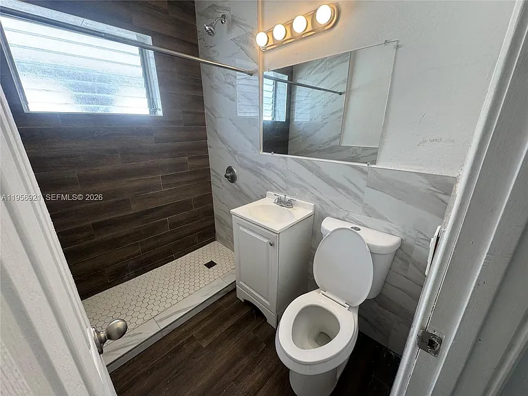 7300 N Harding Ave #28 — Photo 4