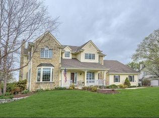 W299N1848 Wind Ridge Ct, Pewaukee, WI 53072