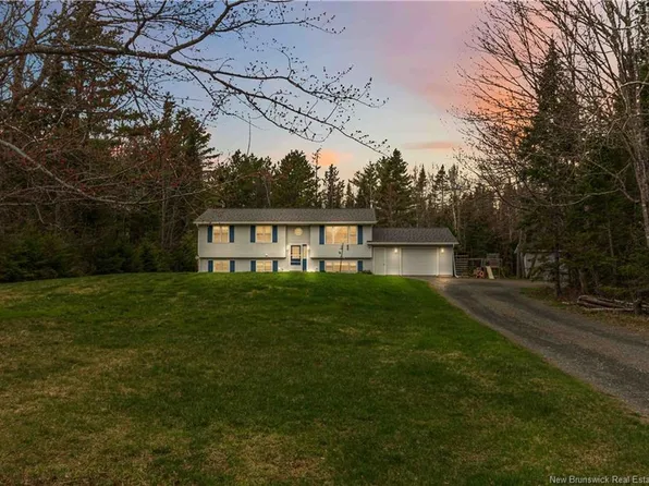 64 Maplewood Dr, Lincoln, NB E3B 7Z1