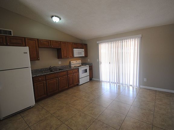 4th image of 3042 N 70th Ave