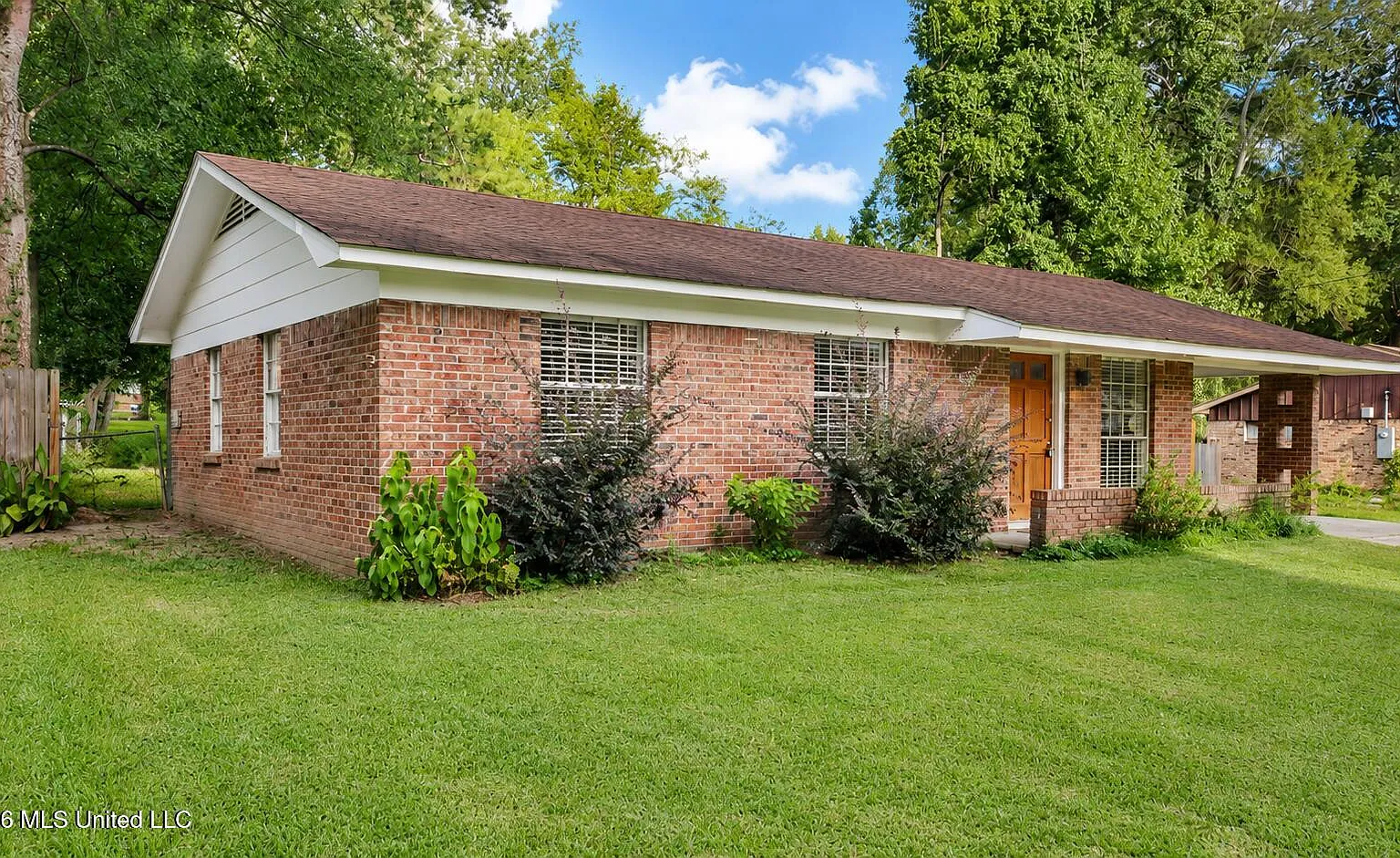3 bed, 1.0 bath, 1107 sqft, $1,600 — Photo 2