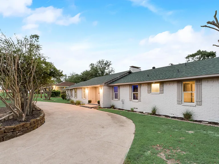 6217 Alpha Rd — Photo 5