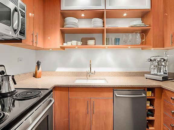 3rd image of 80 Park Ave APT 11G