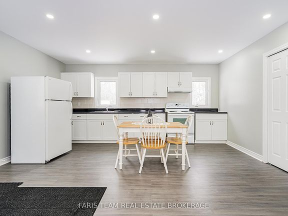 5th image of 3554 John St