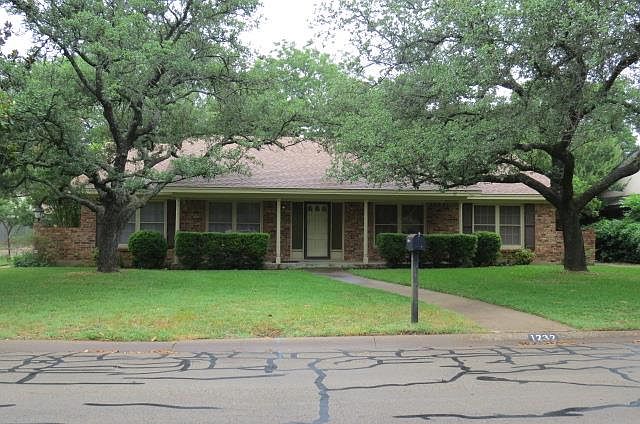 1st image of 1232 Crestwood Dr