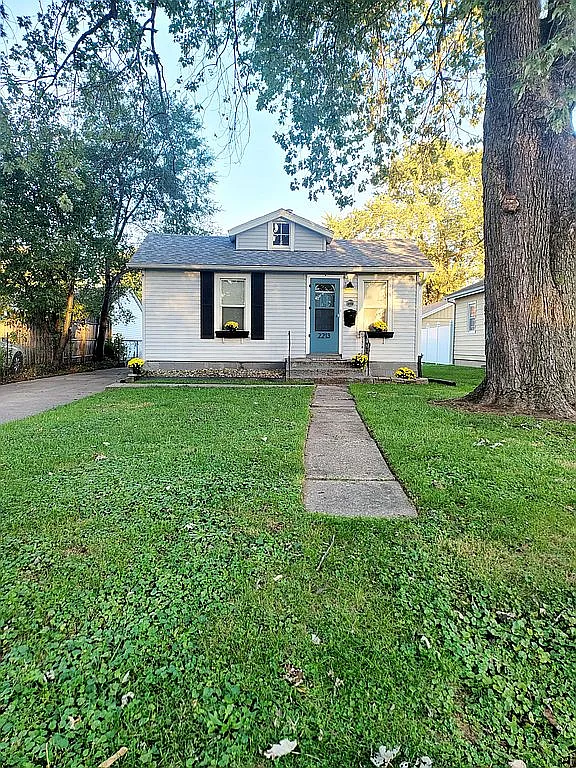 2213 42nd St photo 1