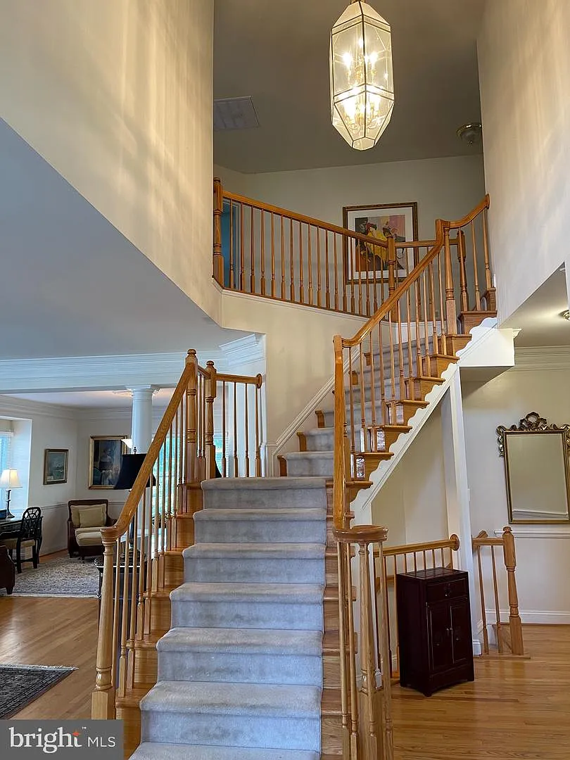 6 bed, 6.0 bath, 5611 sqft, $7,300 — Photo 3