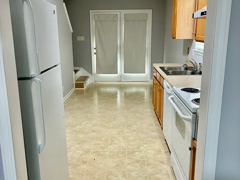 1430 Amal Dr — Photo 3