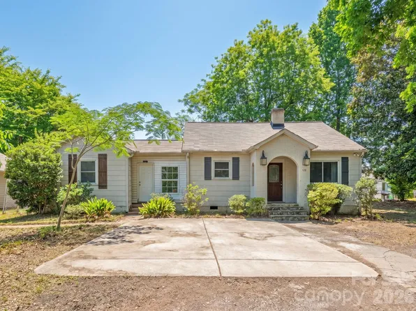 2120 Amesbury Ave, Charlotte, NC 28205
