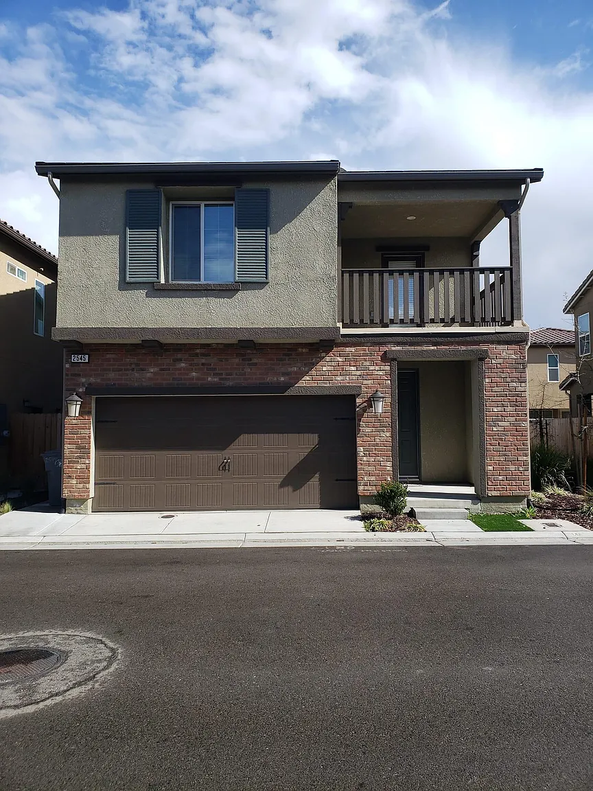 2545 Mustang Dr photo 1