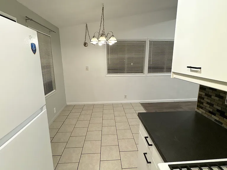 7253 Vineland Ave — Photo 6