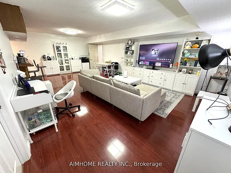 38 Lee Ave — Photo 16