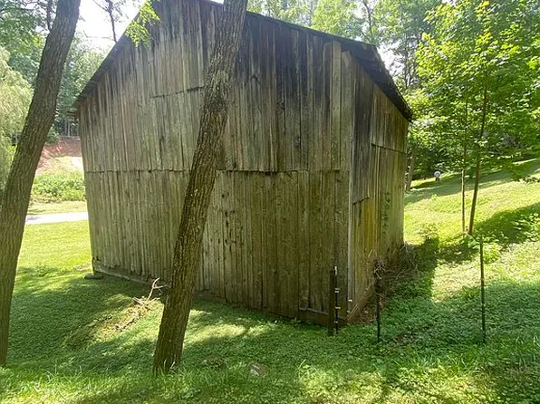 211 Gregory Hollow Rd, Robbinsville, NC 28771